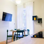 In The Center, Ac, Casa Di Lu