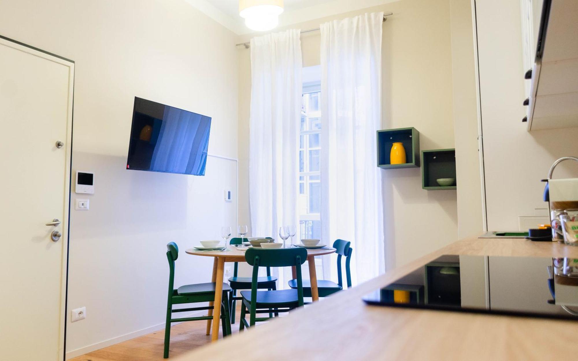 In The Center, Ac, Casa Di Lu